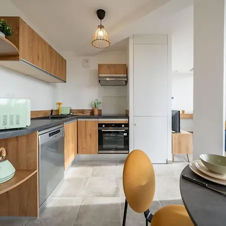 Apartmán Renovated With Balcony And Parking *