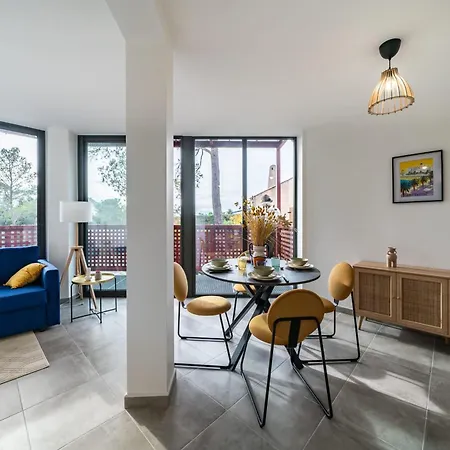 Renovated With Balcony And Parking * Saint-Raphaël