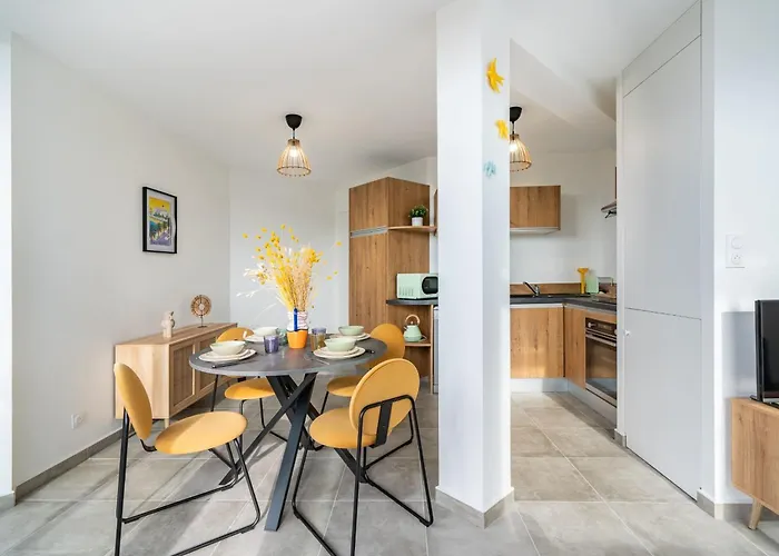 Renovated With Balcony And Parking