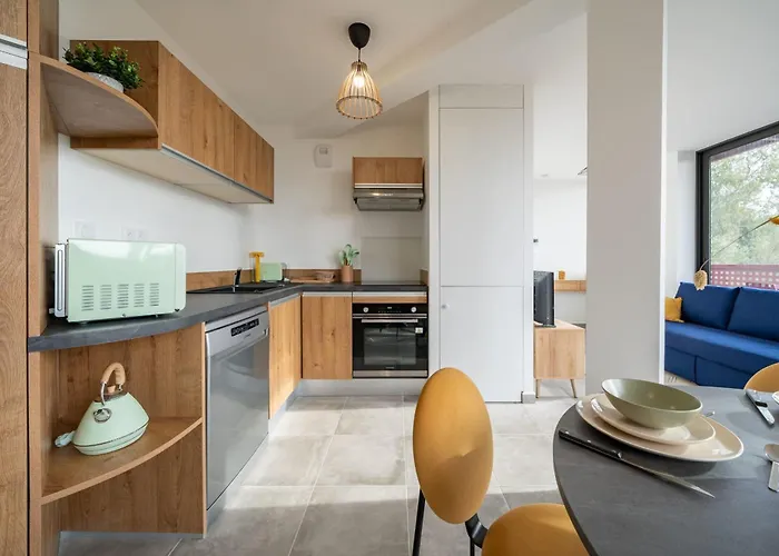 Apartmán Renovated With Balcony And Parking *