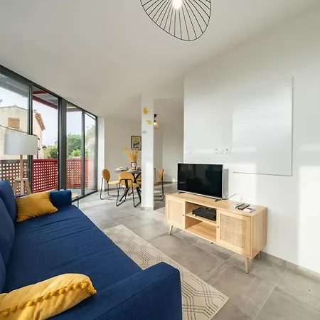 Renovated With Balcony And Parking Apartment