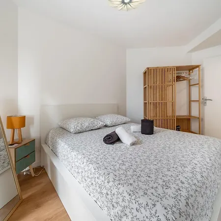 Renovated With Balcony And Parking Apartman