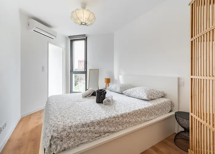 Renovated With Balcony And Parking *